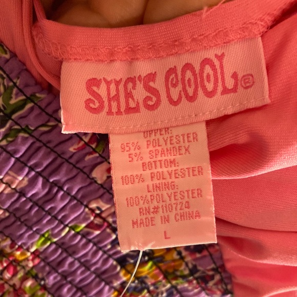 Summertime Dress- Satin like, a comfortable stretchy feel material - Picture 4 of 4